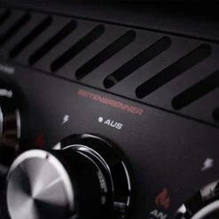 SANTOS S-518 All Black Mit Seiten- Und Heckbrenner, Schwarz, Inkl. Drehspieß, Rostheber & Silikonablage & Graviertes ZWILLING Pro Messer 21 SANTOS S-518 All Black Mit Seiten- Und Heckbrenner, Schwarz, Inkl. Drehspieß, Rostheber & Silikonablage & Graviertes ZWILLING Pro Messer -BROIL KING Verkäufe 9db7a3ee99e3b99096103267946787a1