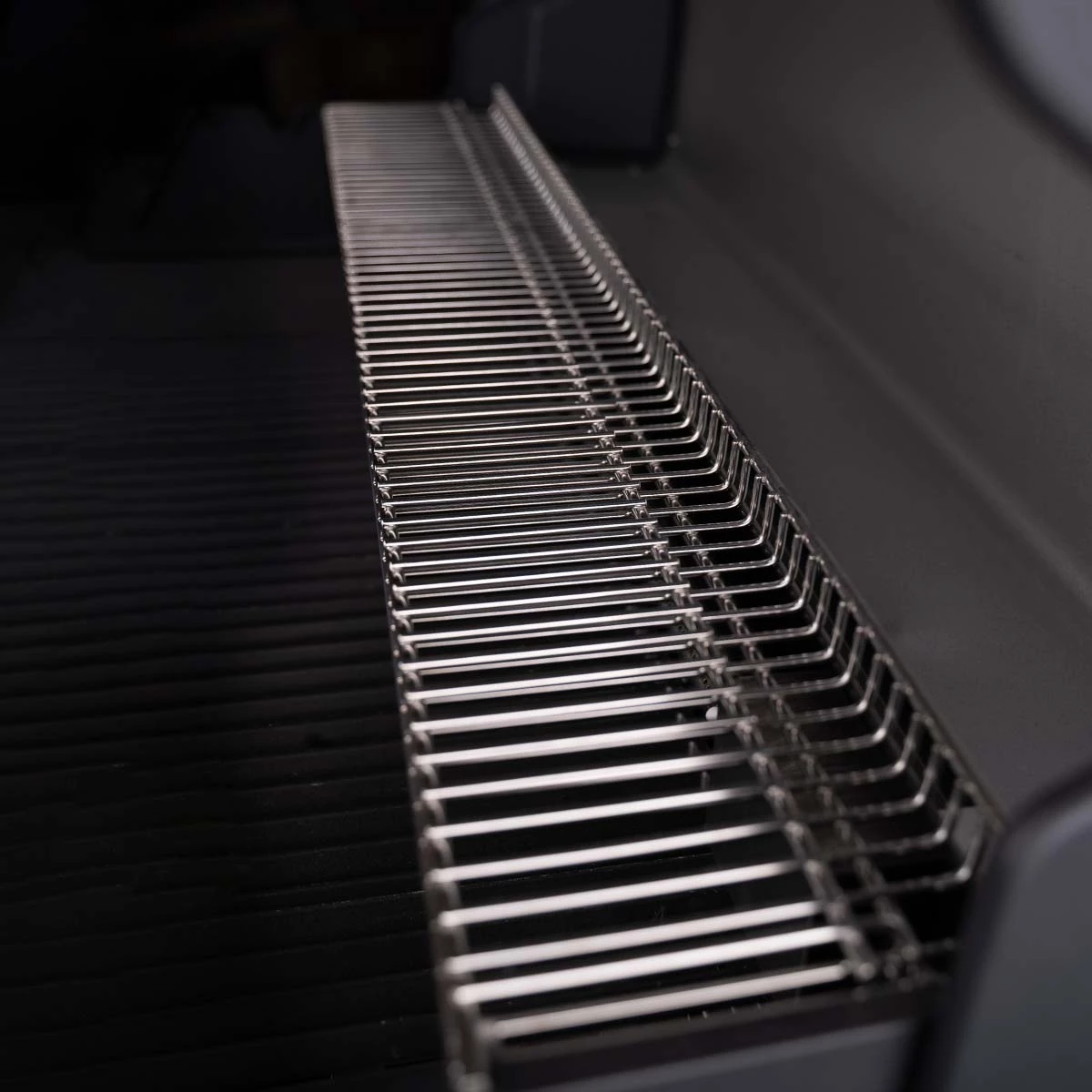 SANTOS S-318 Mit Seiten- & Heckbrenner, Schwarz Inkl. Drehspieß, Rostheber & Silikonablage 15 SANTOS S-318 Mit Seiten- & Heckbrenner, Schwarz Inkl. Drehspieß, Rostheber & Silikonablage – Bild 15